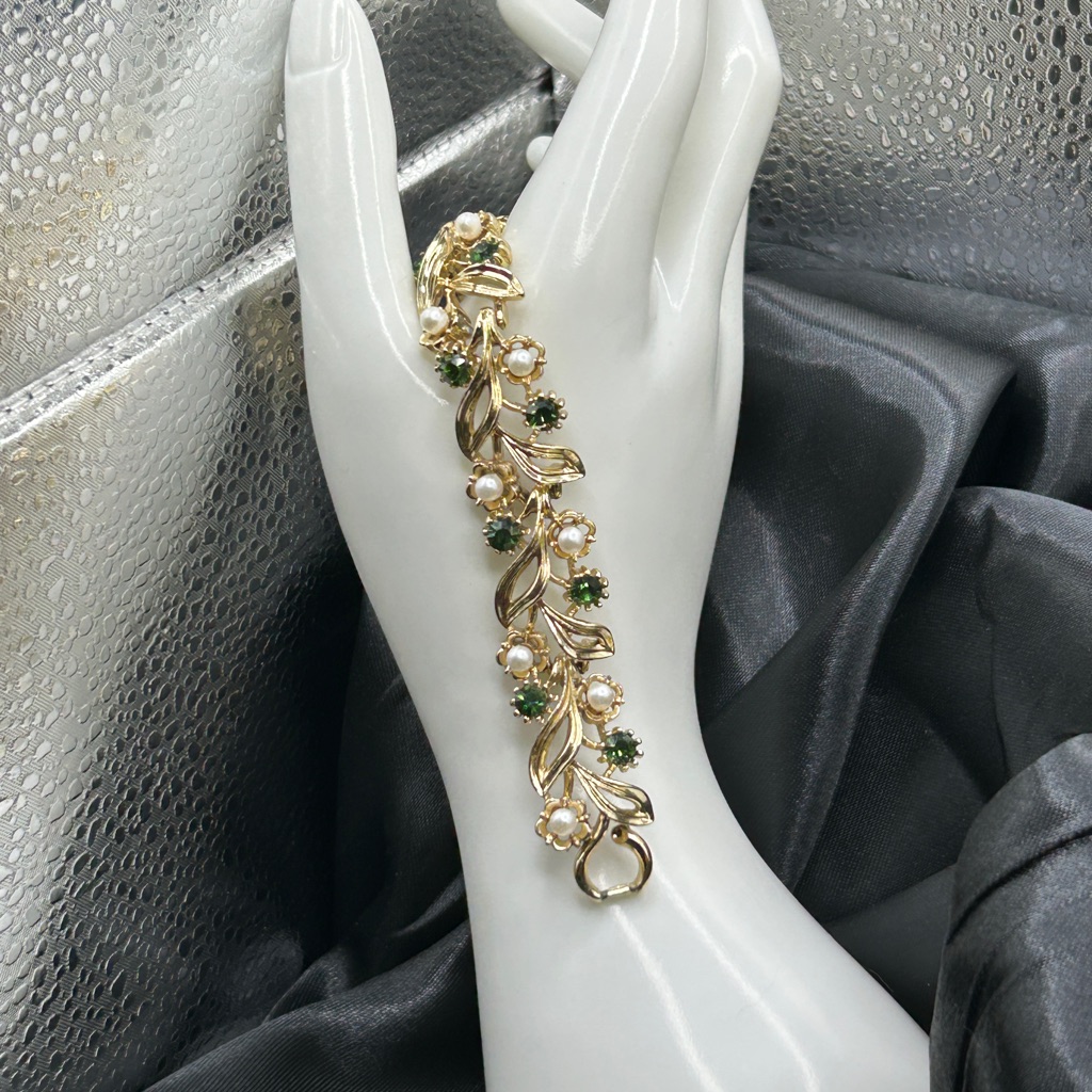 Vintage Lisner Rhinestone And Pearl Bracelet 28$